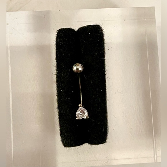 1Pc 16g Eyebrow Piercing CZ Heart Stud NWT - Picture 4 of 6